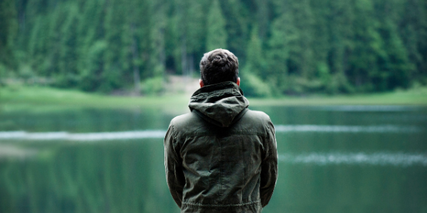 Cisza, która nie jest pusta – o momentach, gdy nic się nie dzieje, a wszystko się układa